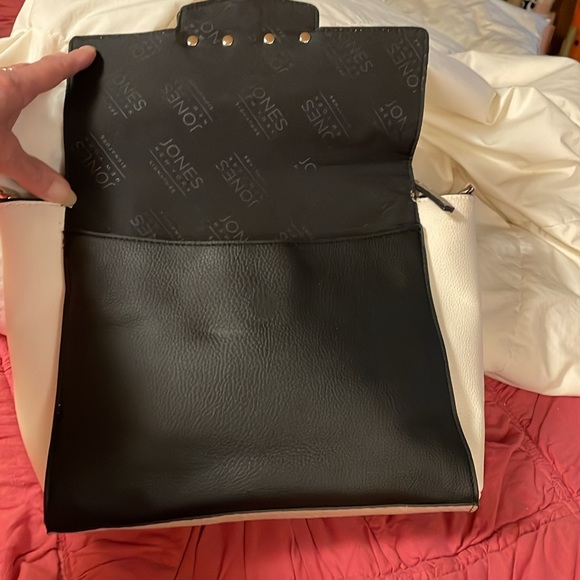 Jones New York Signature Carrie Satchel Bag Black, White and Beige. - Picture 10 of 12